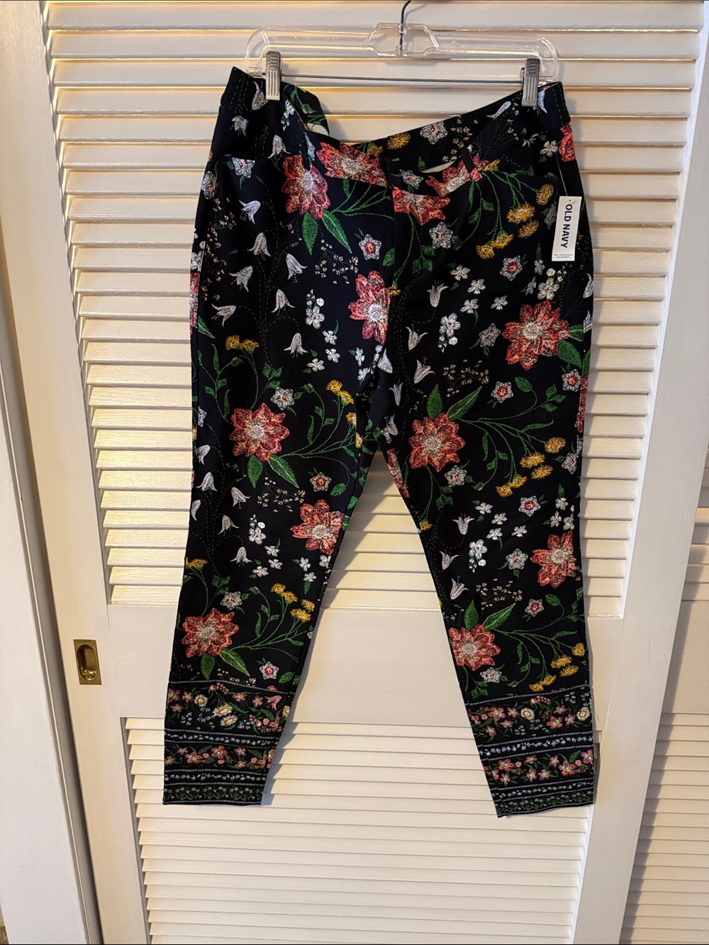 Old Navy Black Floral Border-Trim Pixie Pants